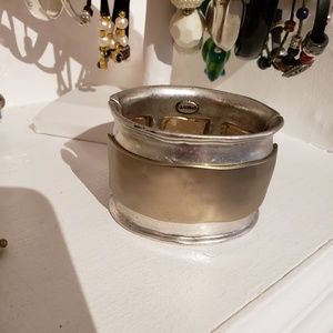 Chico's two tone bracket